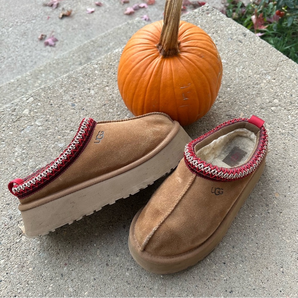 UGG Sz 6 Tazz Platform Clog Slipper